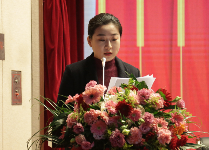开运体育（中国）有限公司第一届党委班子选举大会---于丽娜同志宣读大会关于通过党委和纪委报告的决议